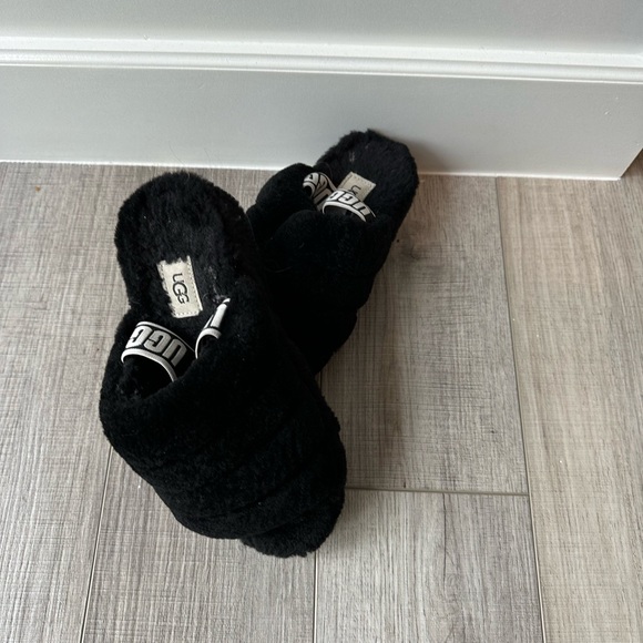 Ugg Slip ons - Picture 1 of 1